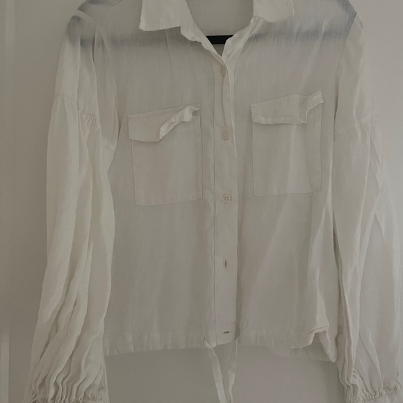 White billowed sleeve button down blouse - Picture 2 of 3